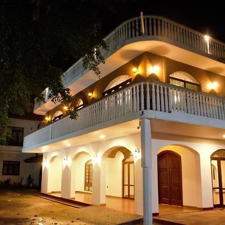 Murphy'S Villa Katunayaka Buitenkant foto