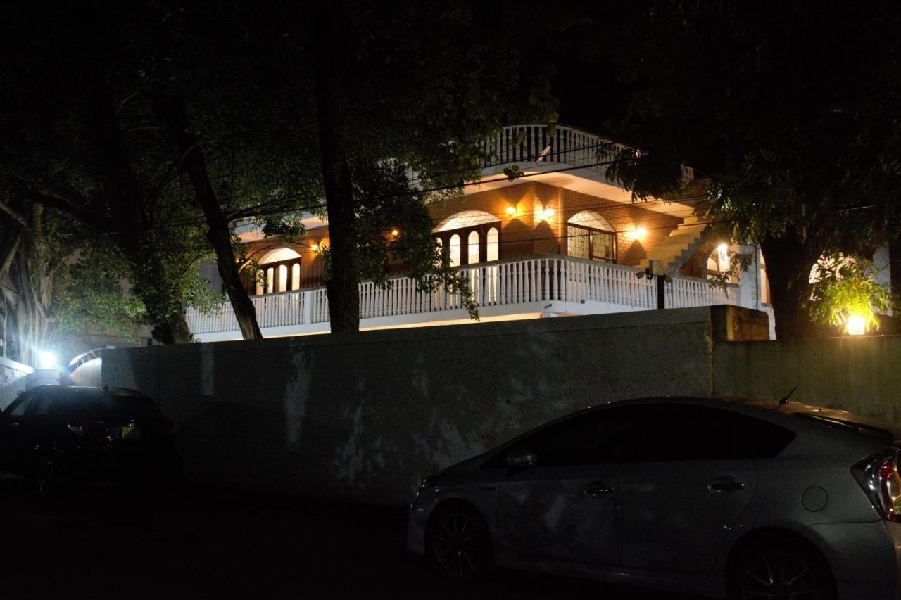 Murphy'S Villa Katunayaka Buitenkant foto