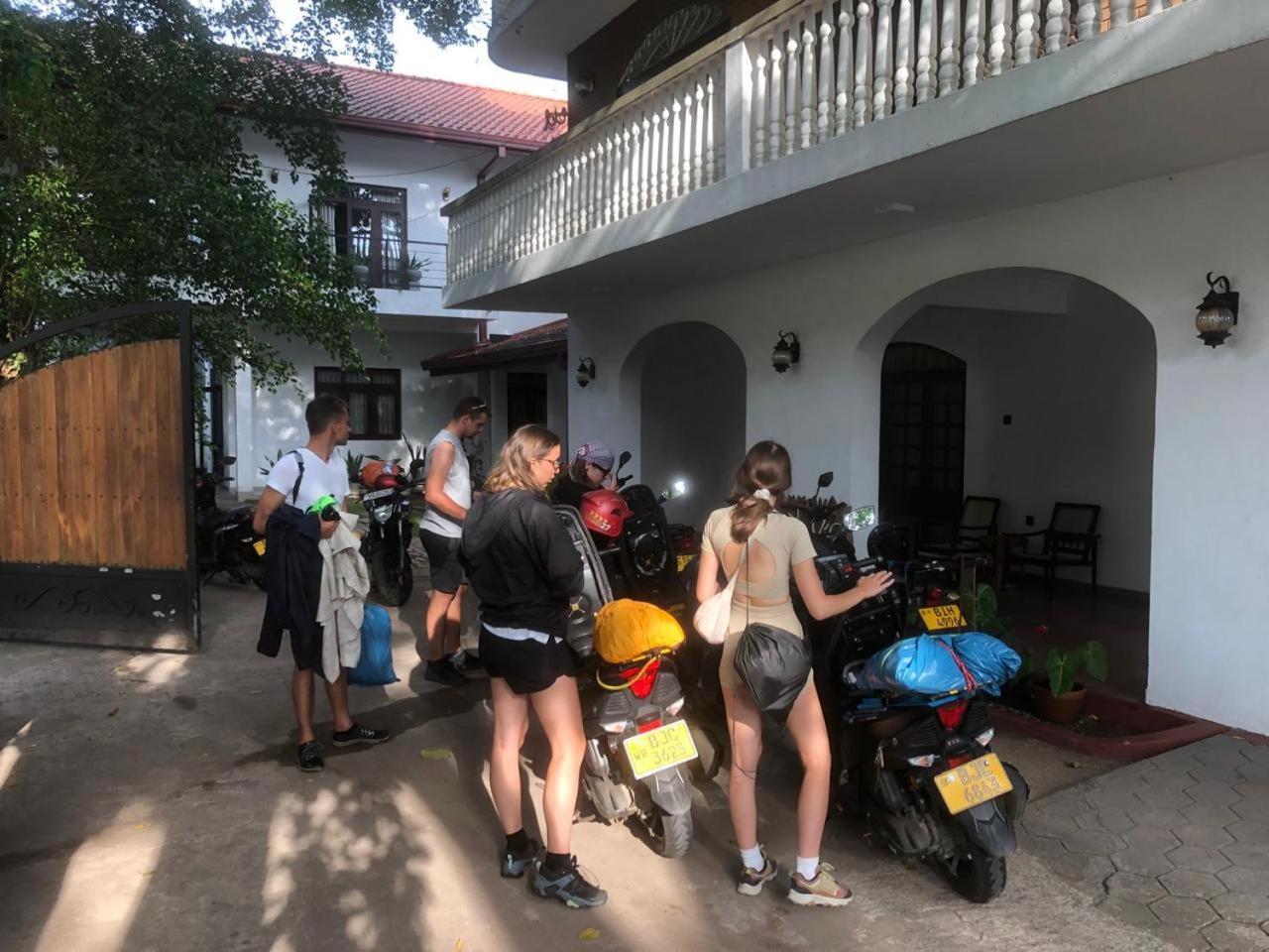 Murphy'S Villa Katunayaka Buitenkant foto